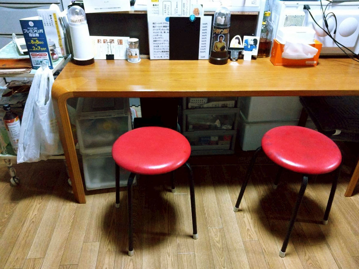 ヒンナの店内カウンター席